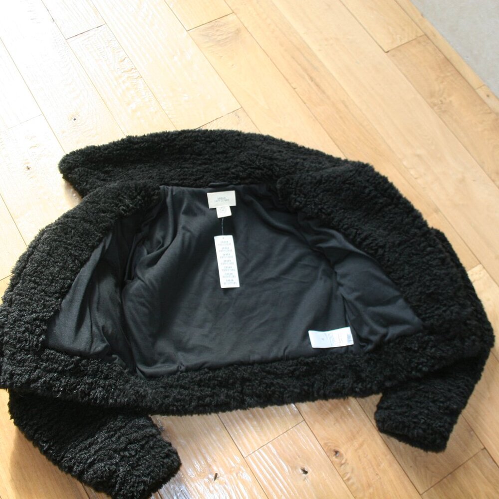 Urban Outfitters Black Cropped Faux Fur Jacket Size Medium - Picture 5 of 14